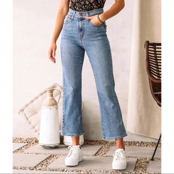 Levi’s High Rise Cropped Flare Jeans NEW